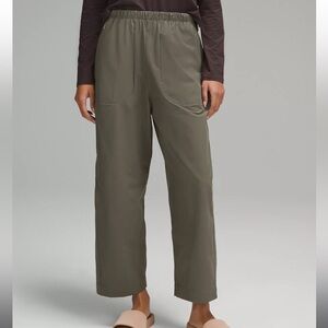 Lululemon Lightweight Mid-Rise Barrel Leg Cropped Pant.